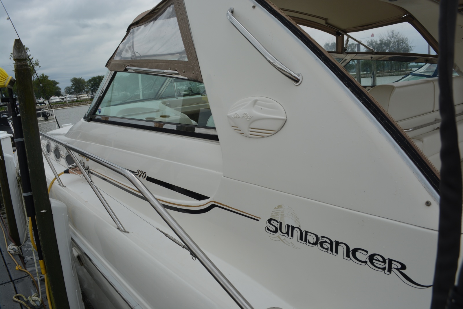 1996 Sea Ray Sundancer 370