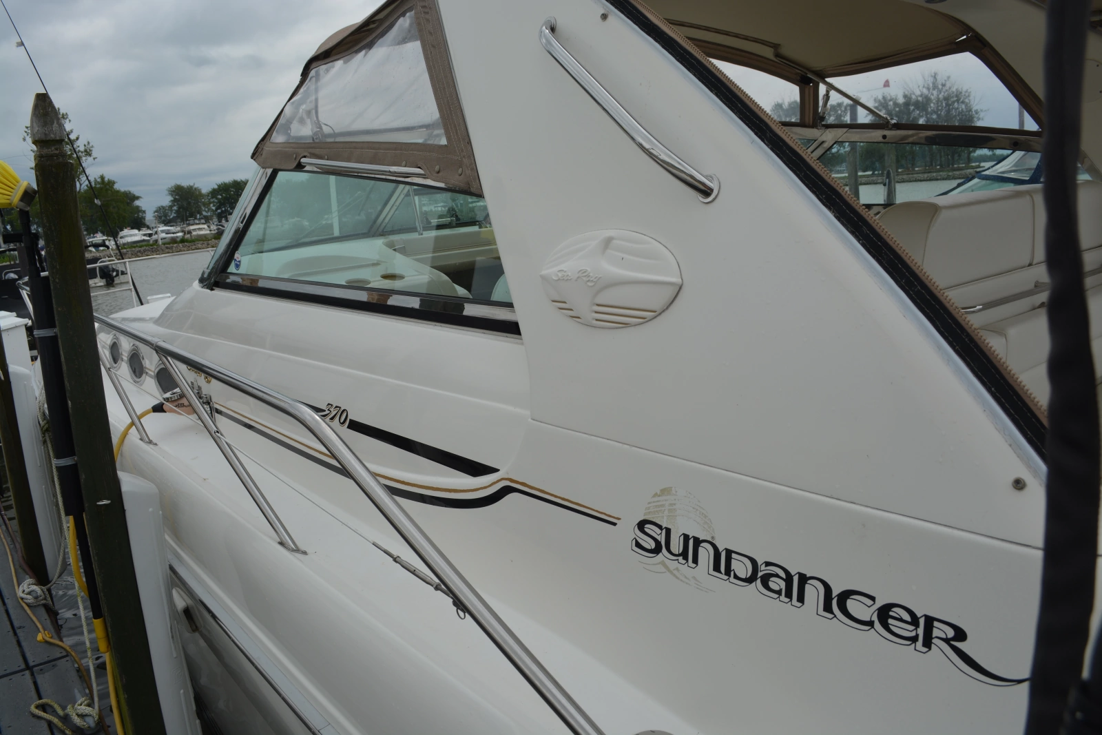 1996 Sea Ray Sundancer 370