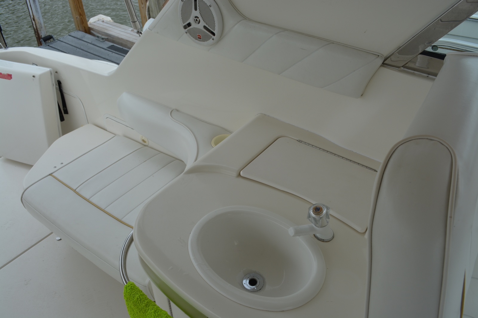 1996 Sea Ray Sundancer 370