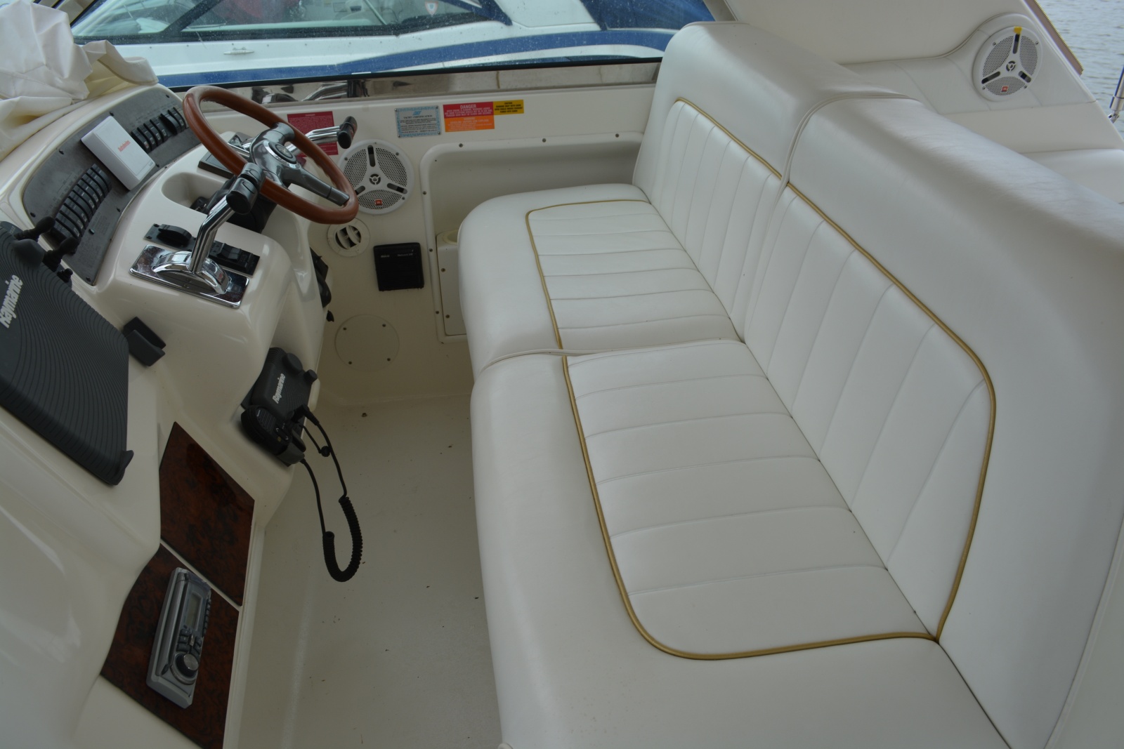 1996 Sea Ray Sundancer 370