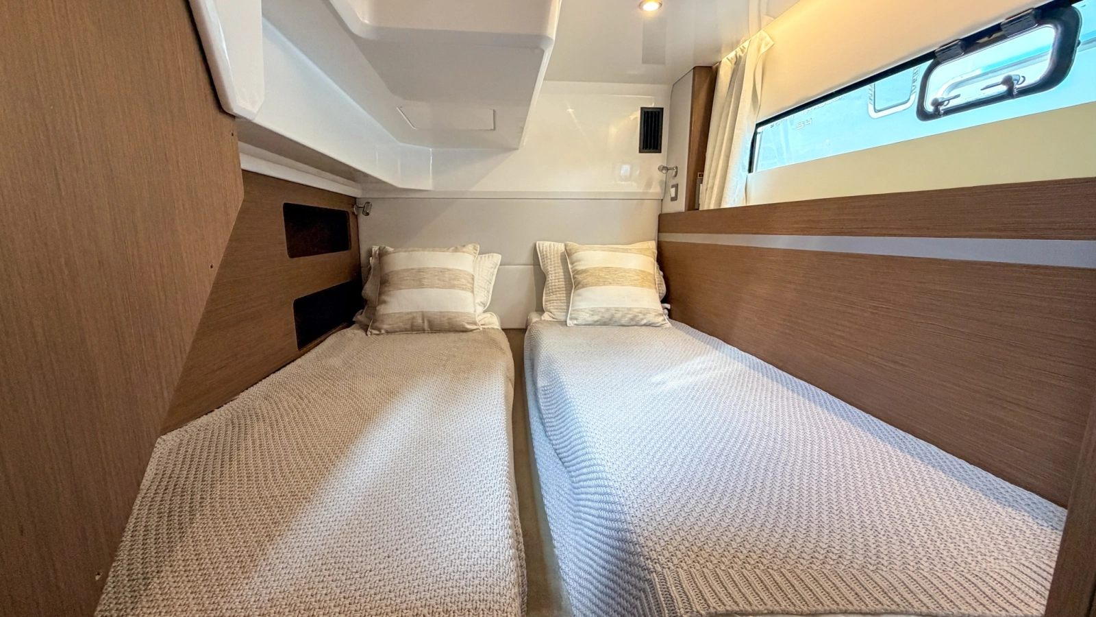 2027 Beneteau Antares 12 Fly