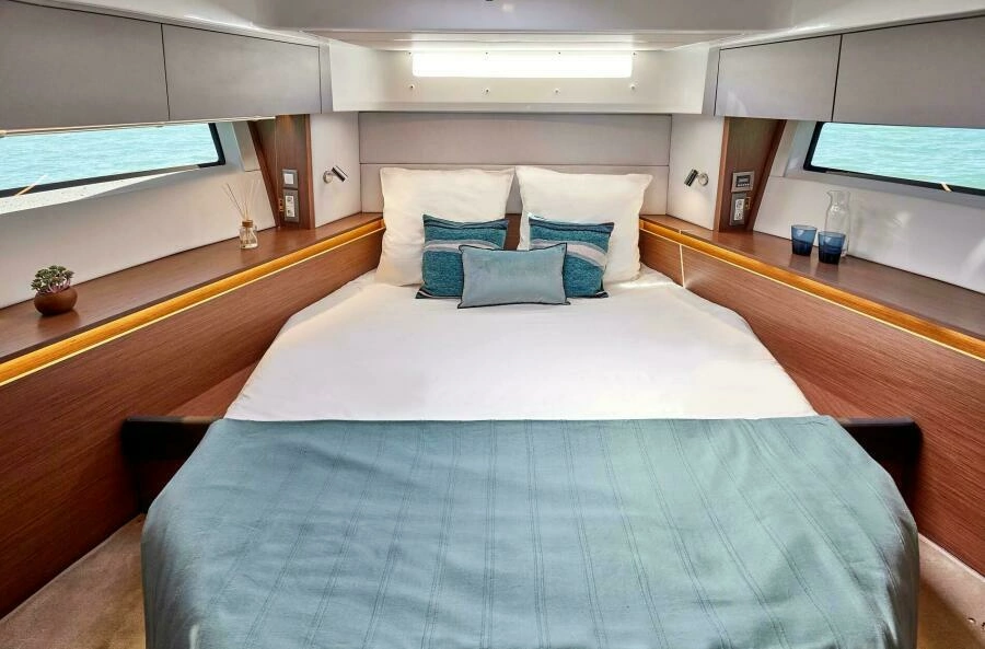 2027 Beneteau Antares 12 Fly