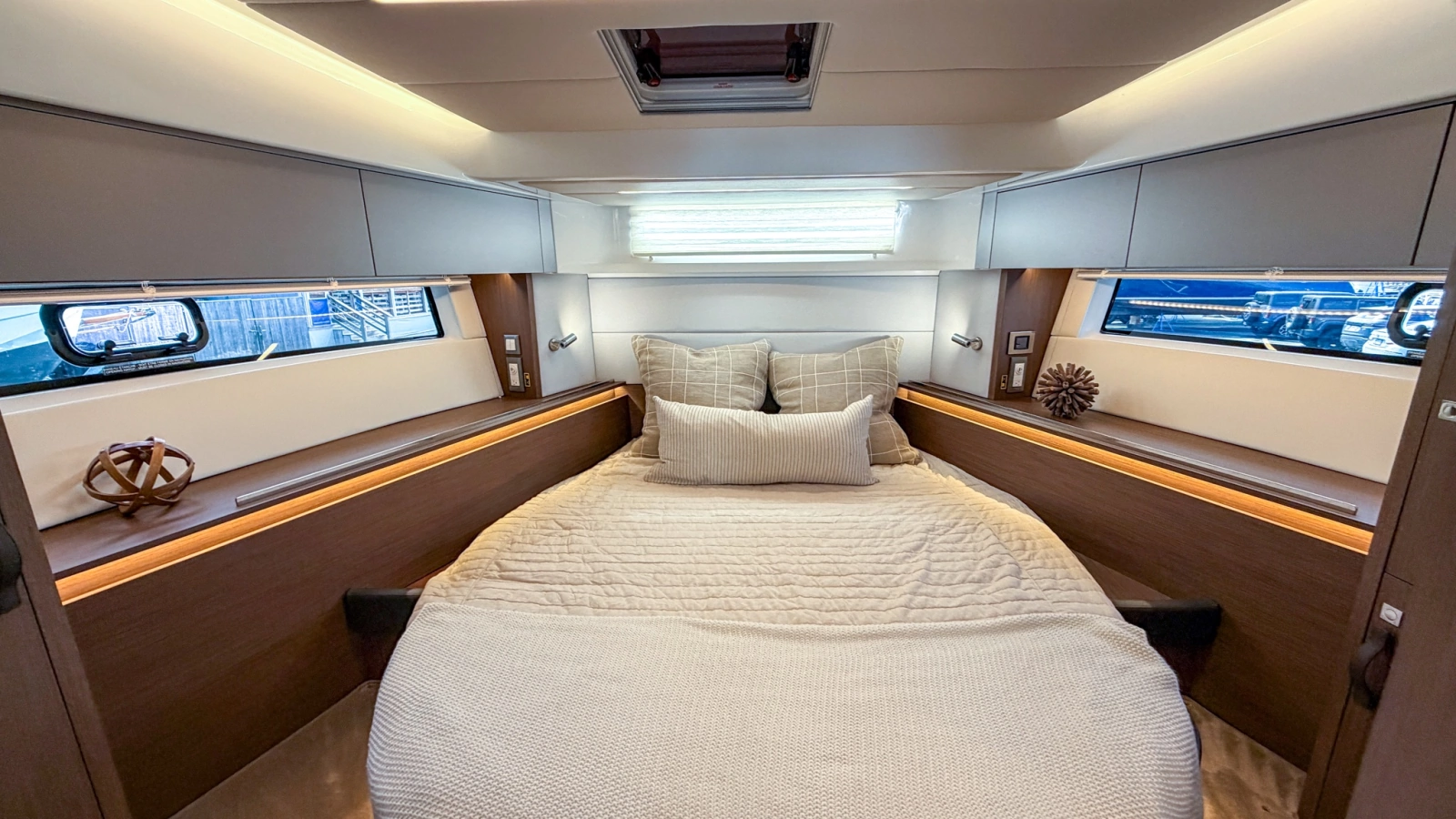 2027 Beneteau Antares 12 Fly