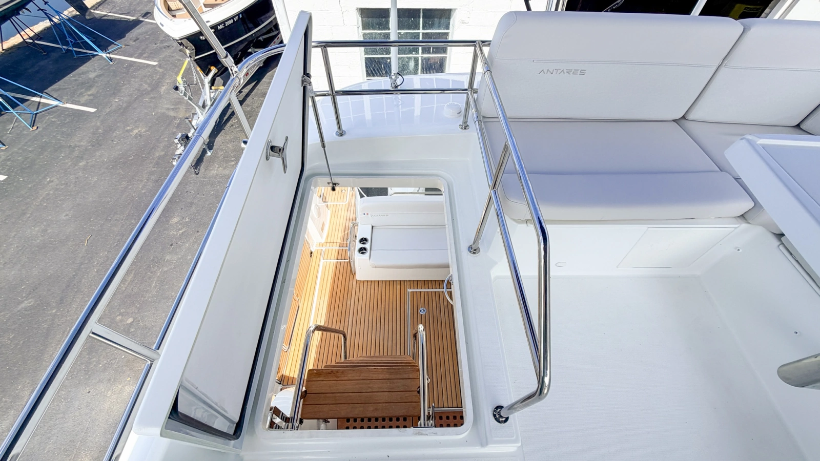 2027 Beneteau Antares 12 Fly