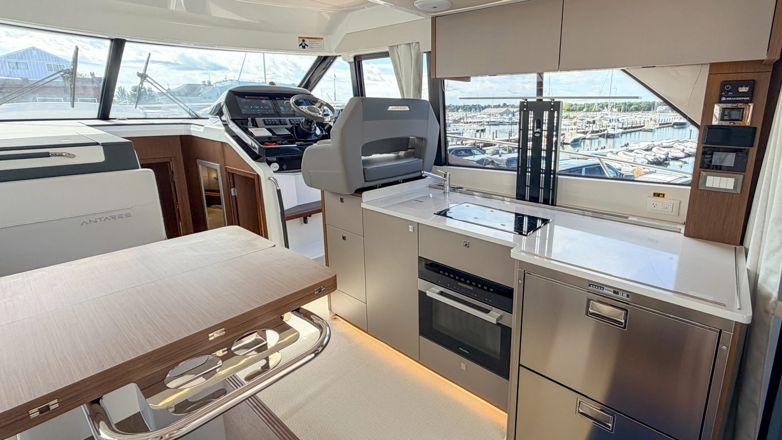2027 Beneteau Antares 12 Fly