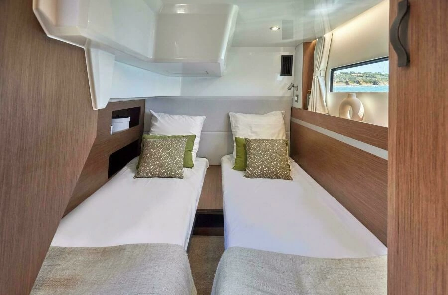 2027 Beneteau Antares 12 Fly