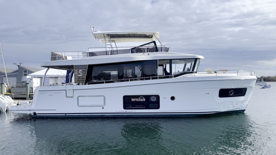 2026 Beneteau Swift Trawler 54