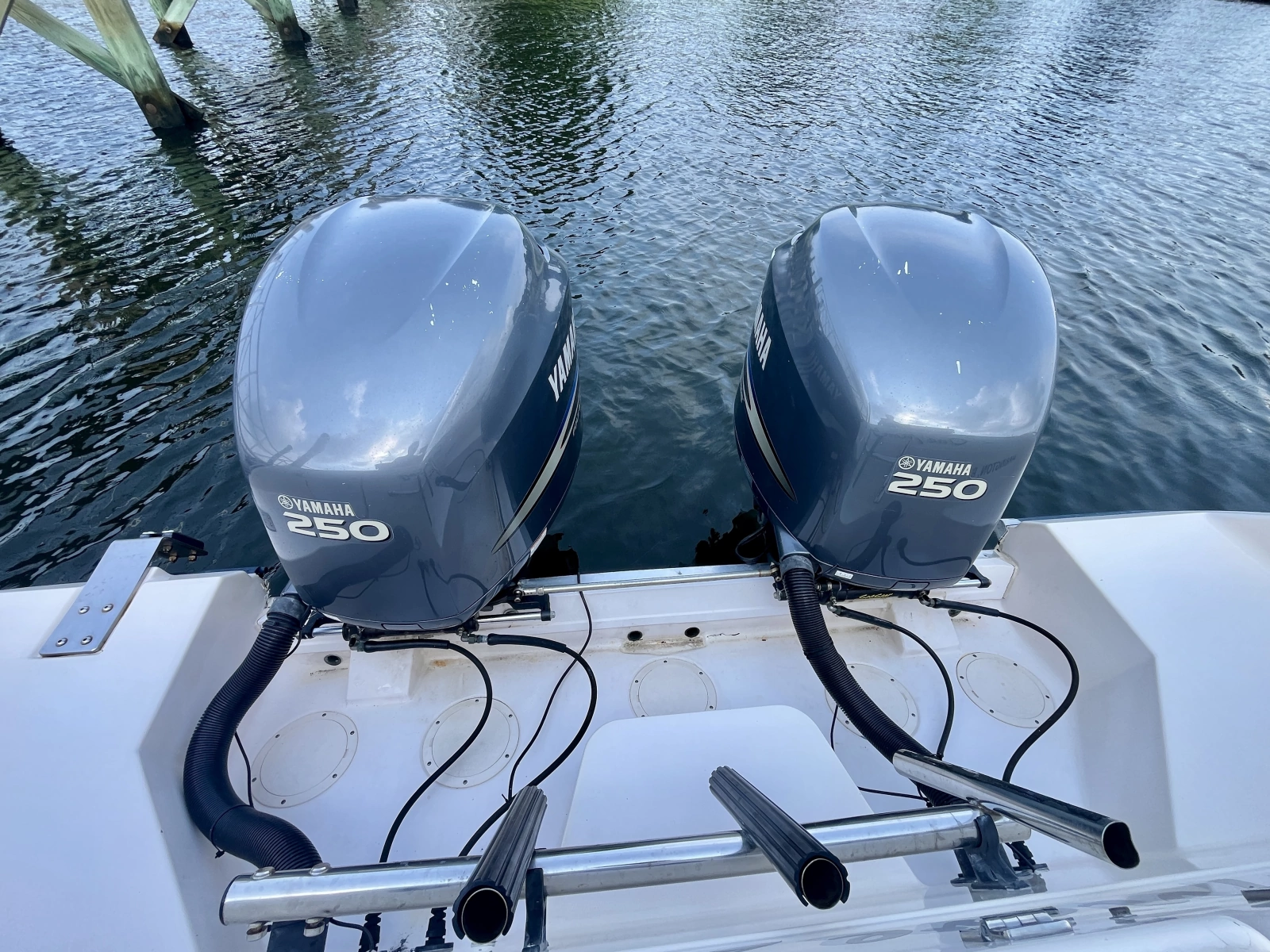 2003 Grady-White Express 330