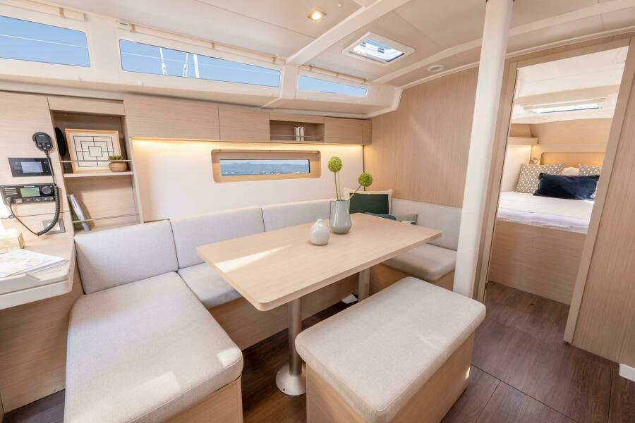 2027 Beneteau Oceanis 37.1
