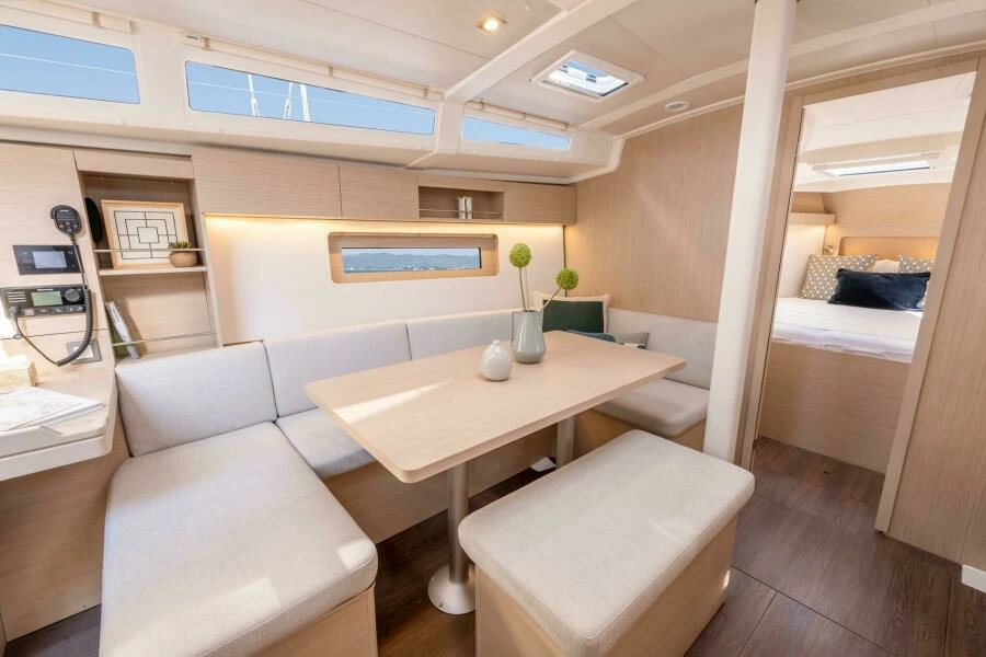 2027 Beneteau Oceanis 37.1