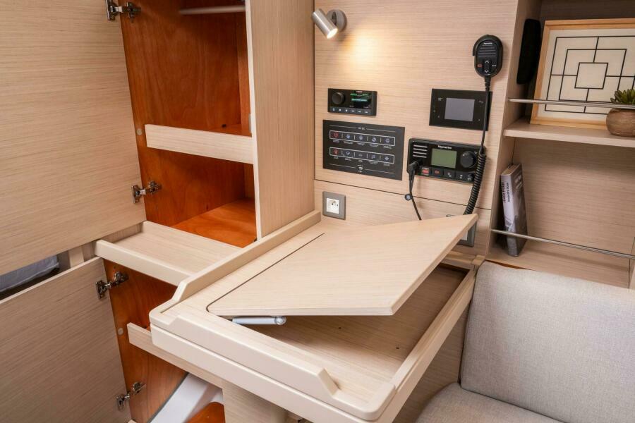 2027 Beneteau Oceanis 37.1