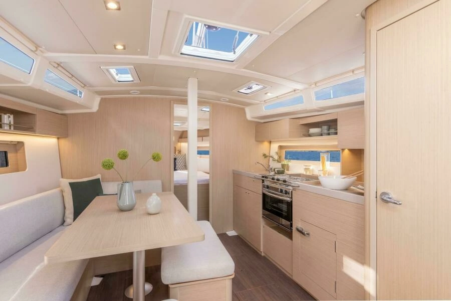 2027 Beneteau Oceanis 37.1