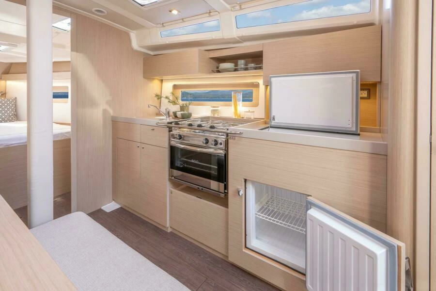 2027 Beneteau Oceanis 37.1