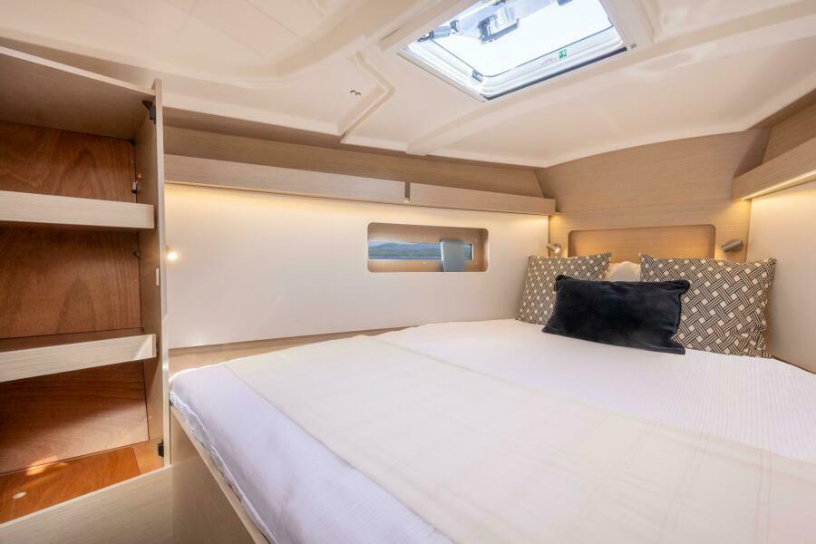2027 Beneteau Oceanis 37.1