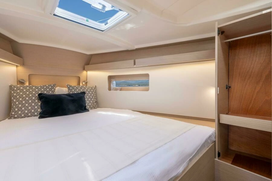 2027 Beneteau Oceanis 37.1