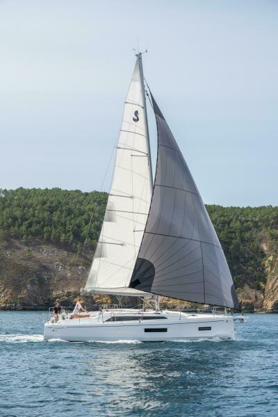 2027 Beneteau Oceanis 37.1