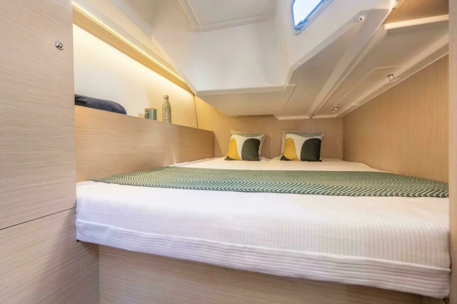 2027 Beneteau Oceanis 37.1