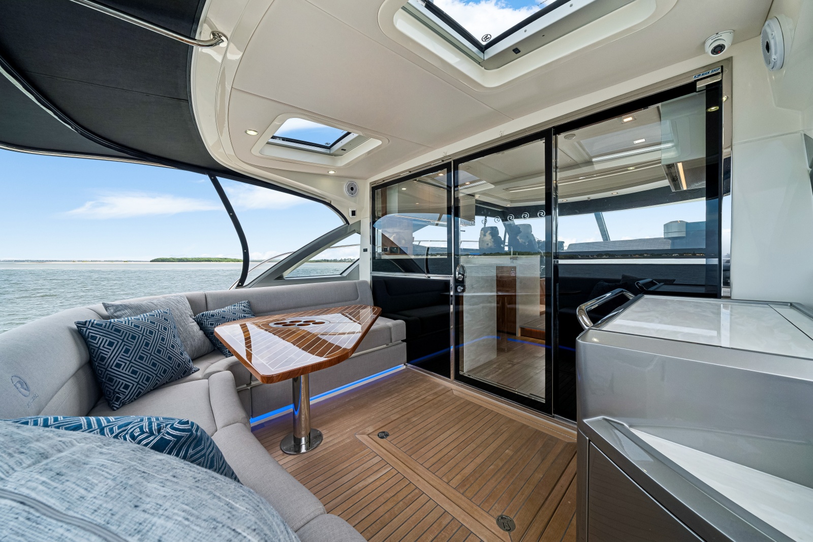 2023 Riviera 4600 Sport Yacht