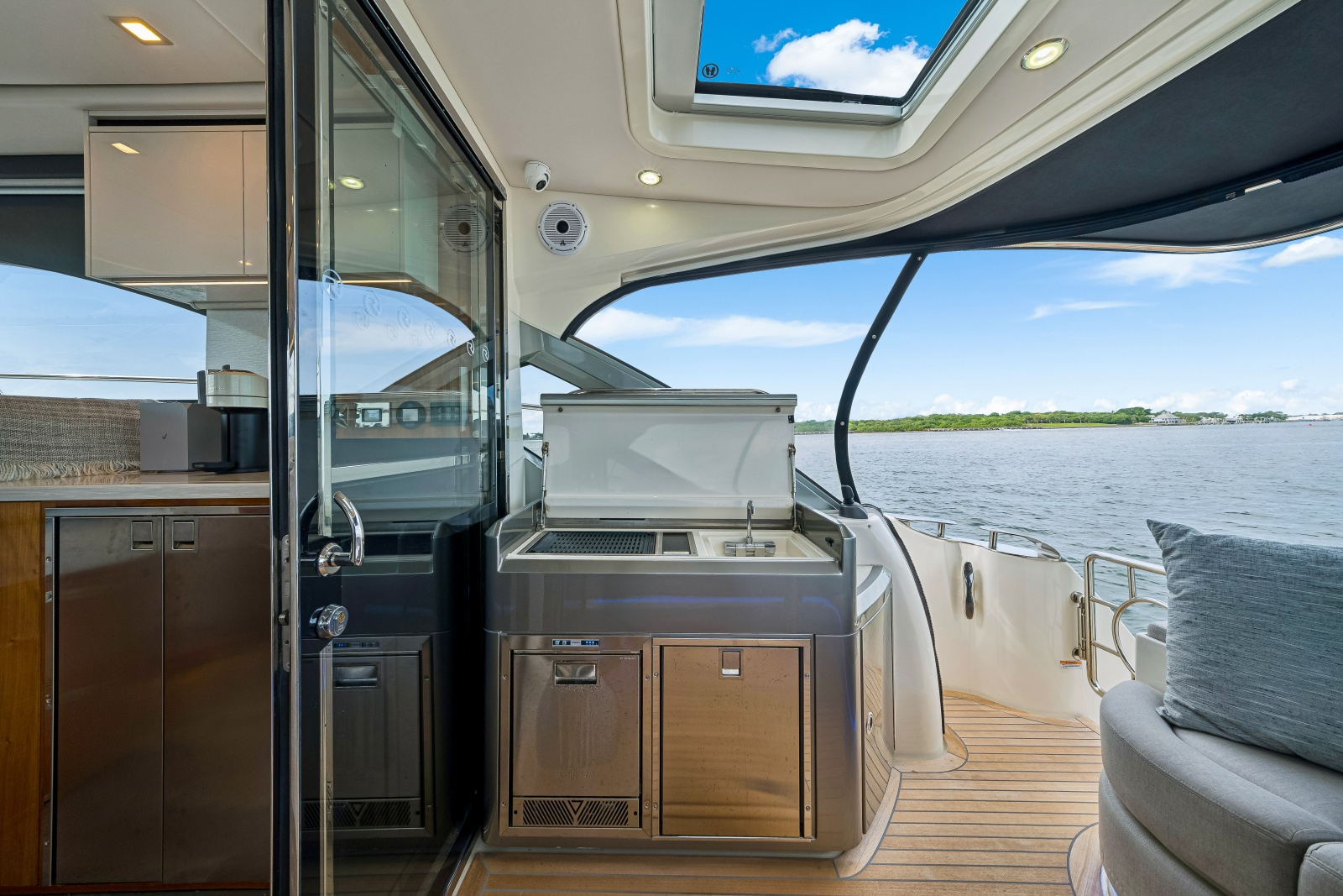 2023 Riviera 4600 Sport Yacht
