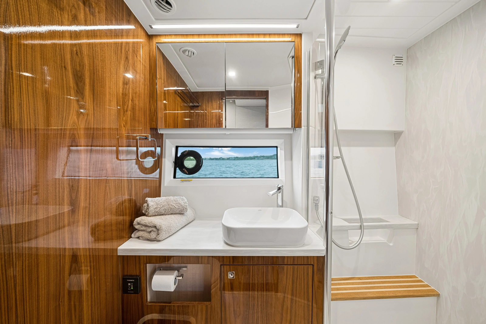2023 Riviera 4600 Sport Yacht