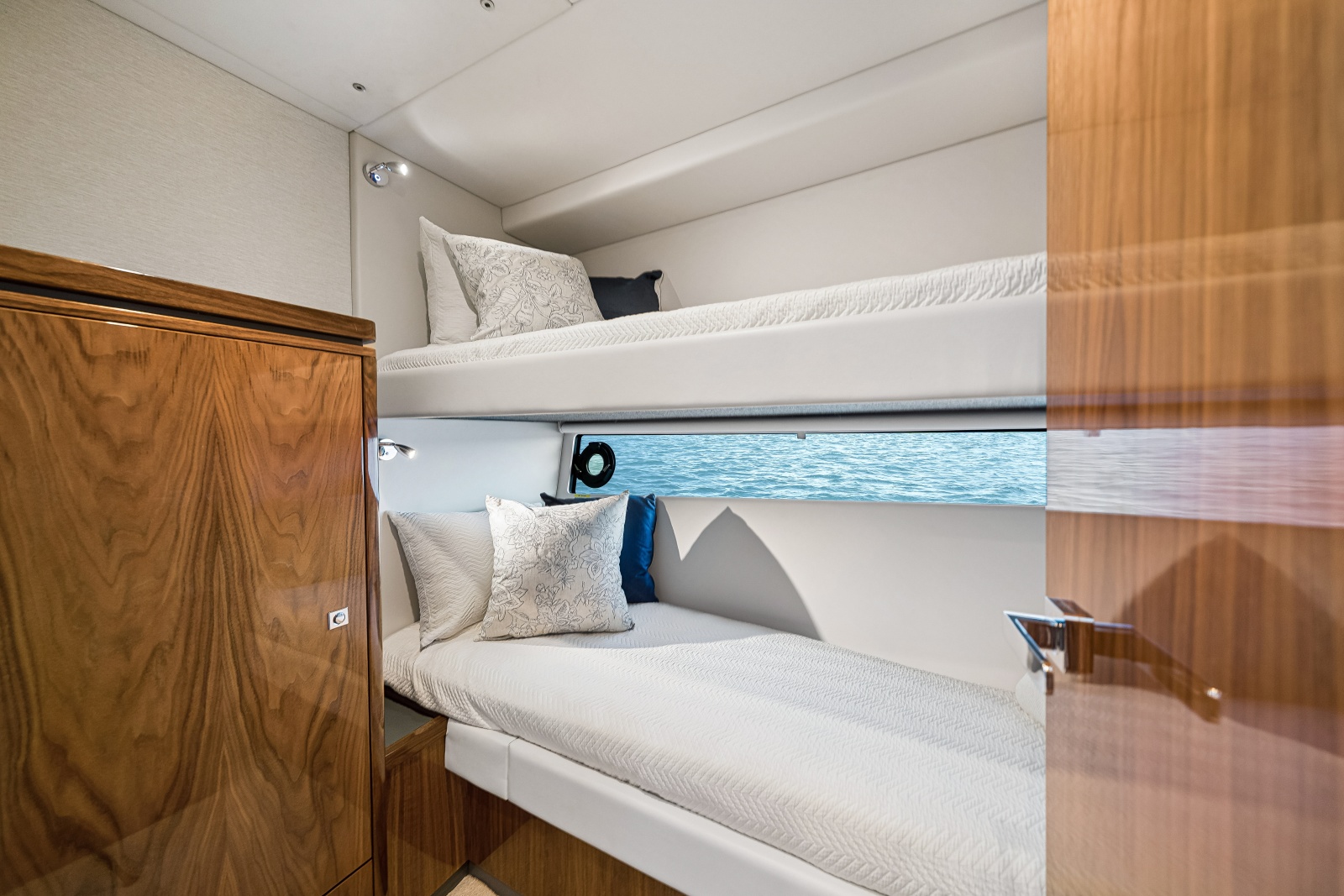 2023 Riviera 4600 Sport Yacht