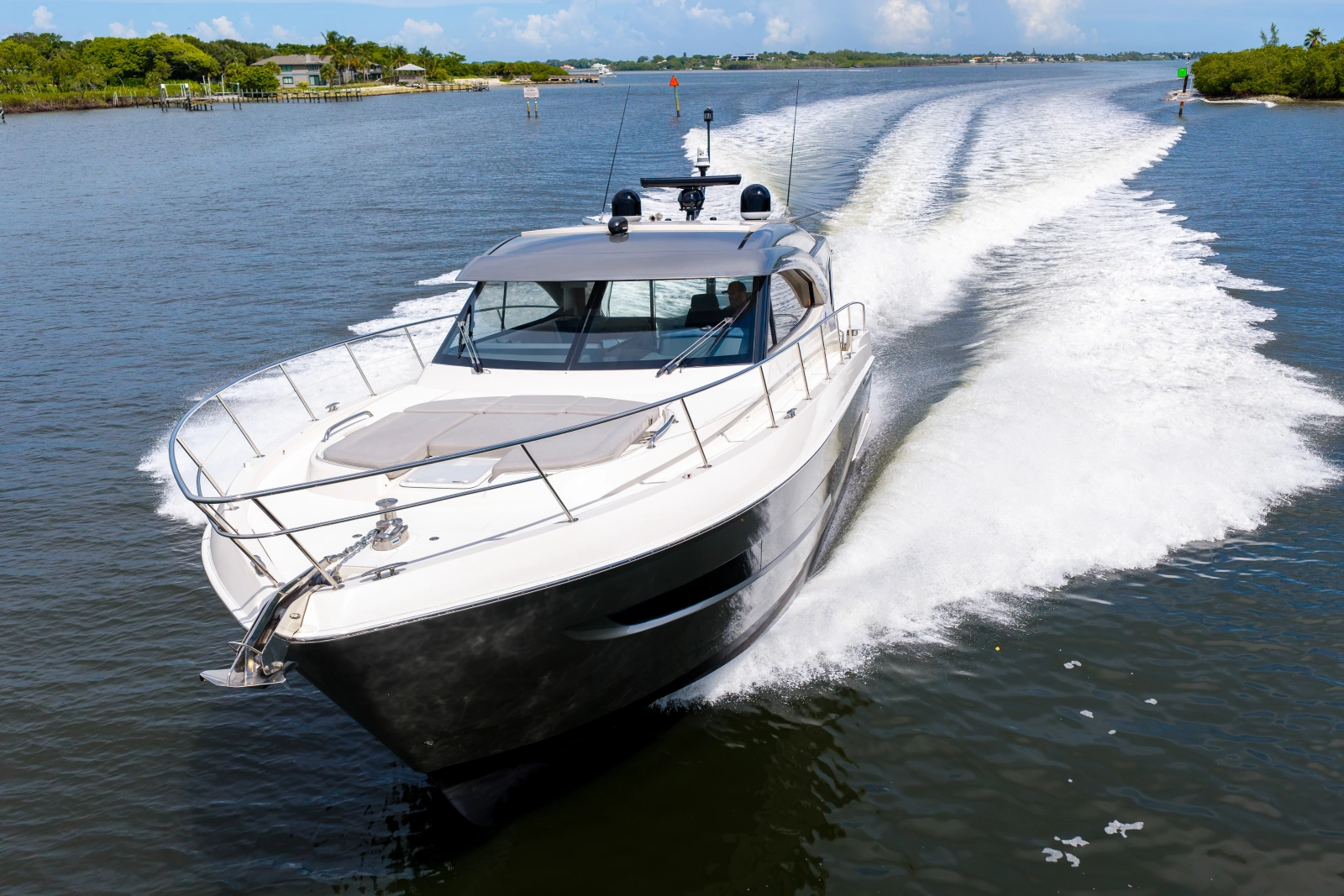 2023 Riviera 4600 Sport Yacht