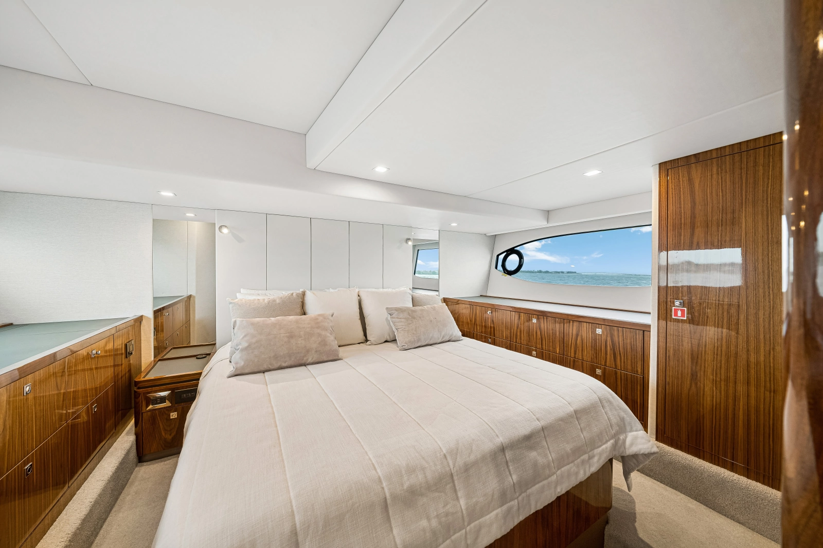 2023 Riviera 4600 Sport Yacht
