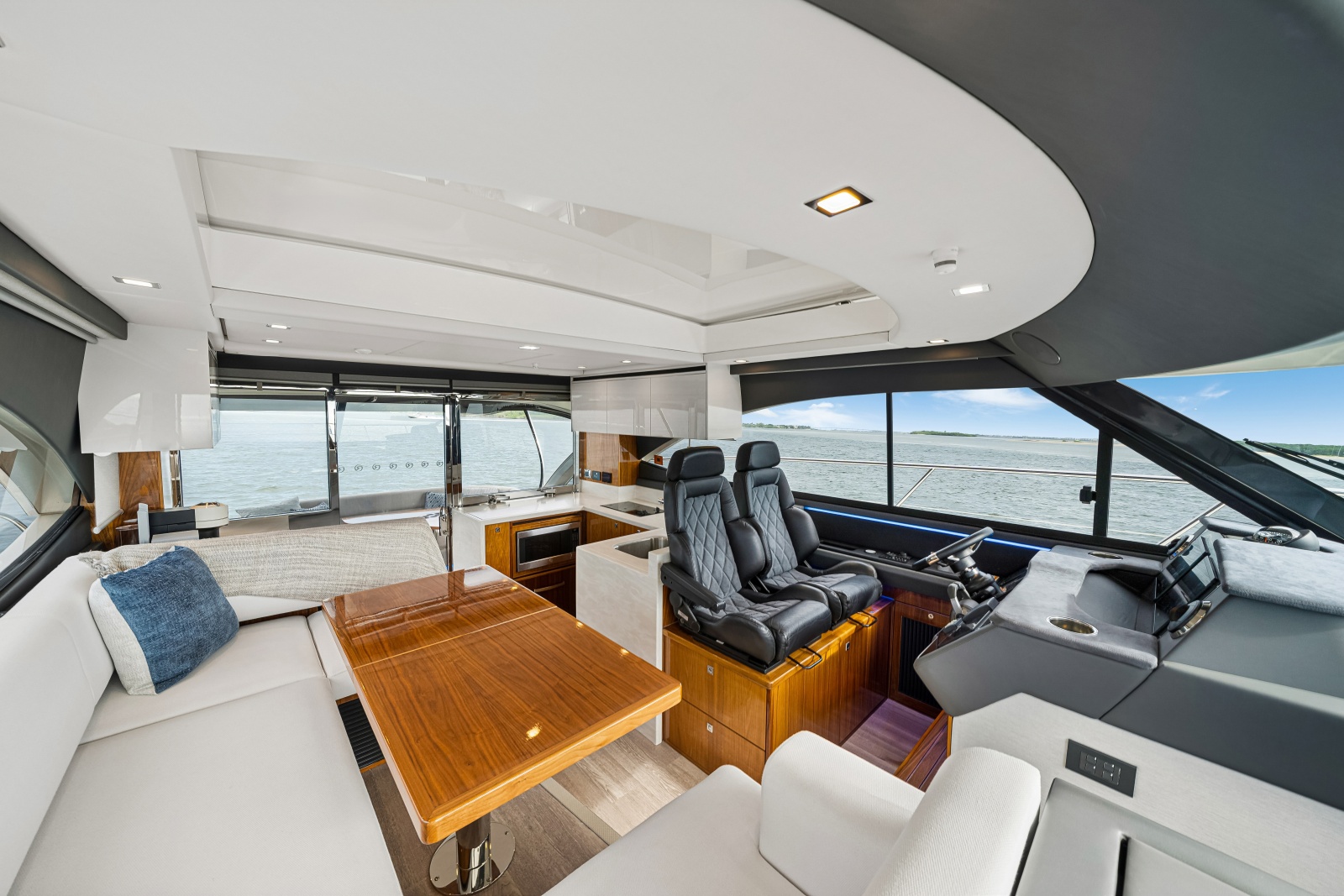 2023 Riviera 4600 Sport Yacht