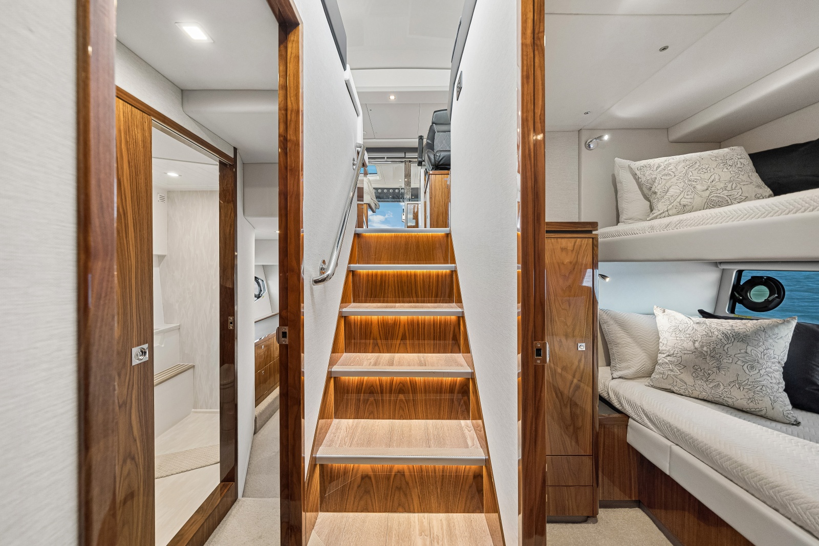 2023 Riviera 4600 Sport Yacht