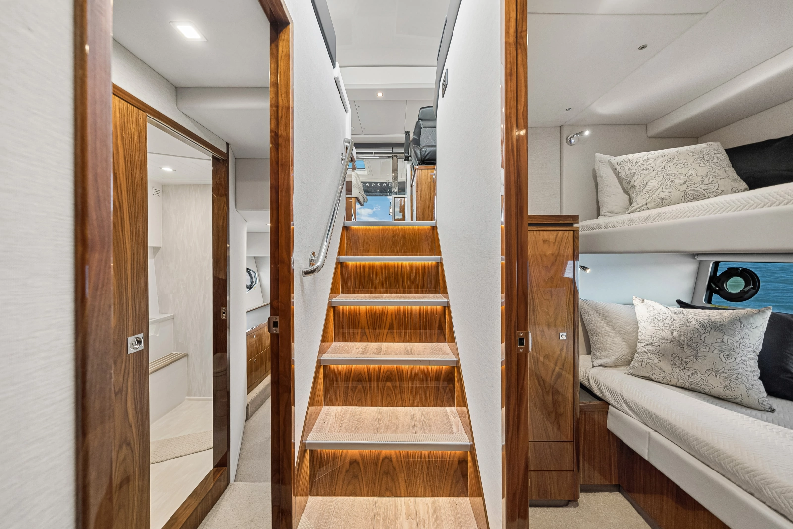 2023 Riviera 4600 Sport Yacht