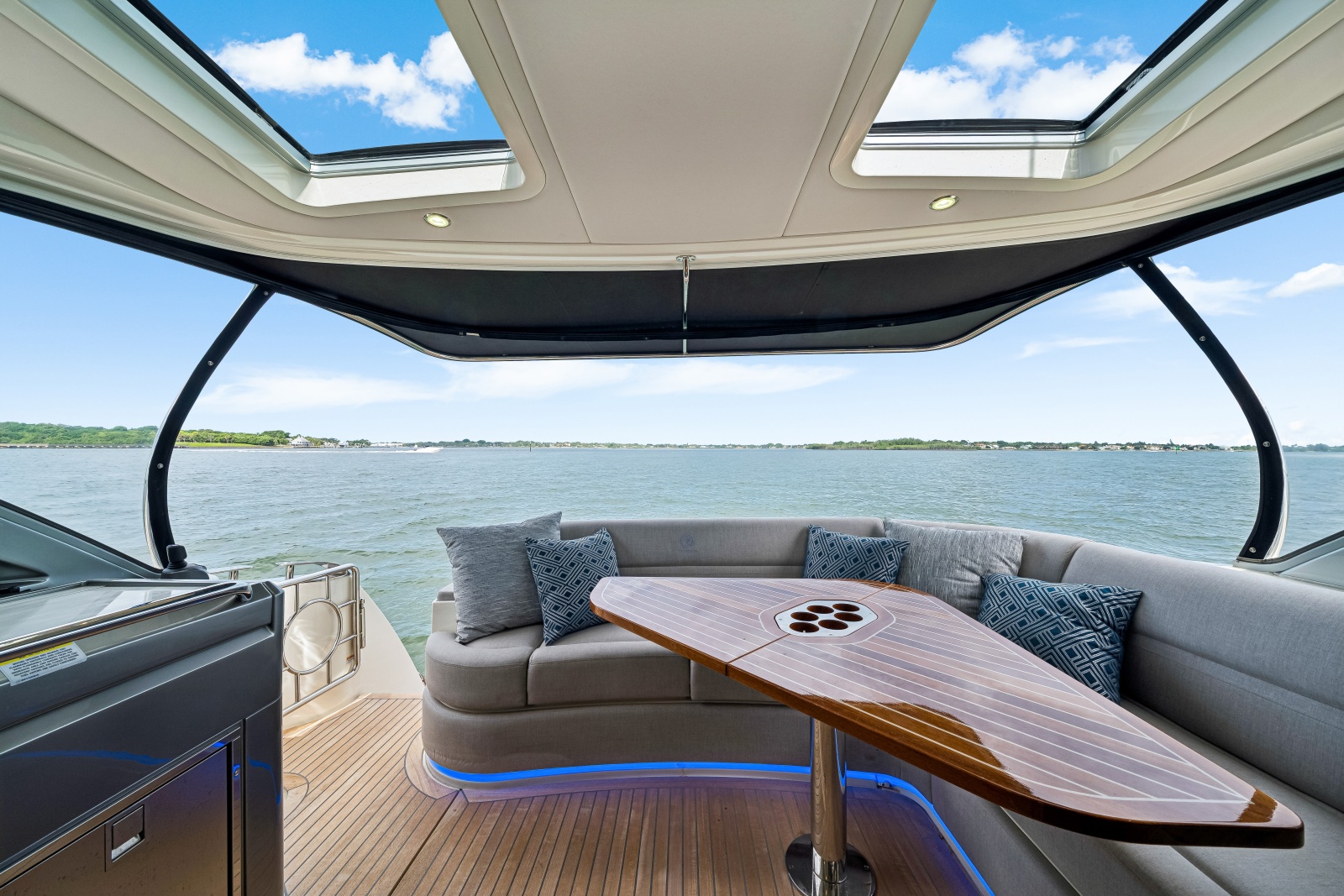 2023 Riviera 4600 Sport Yacht