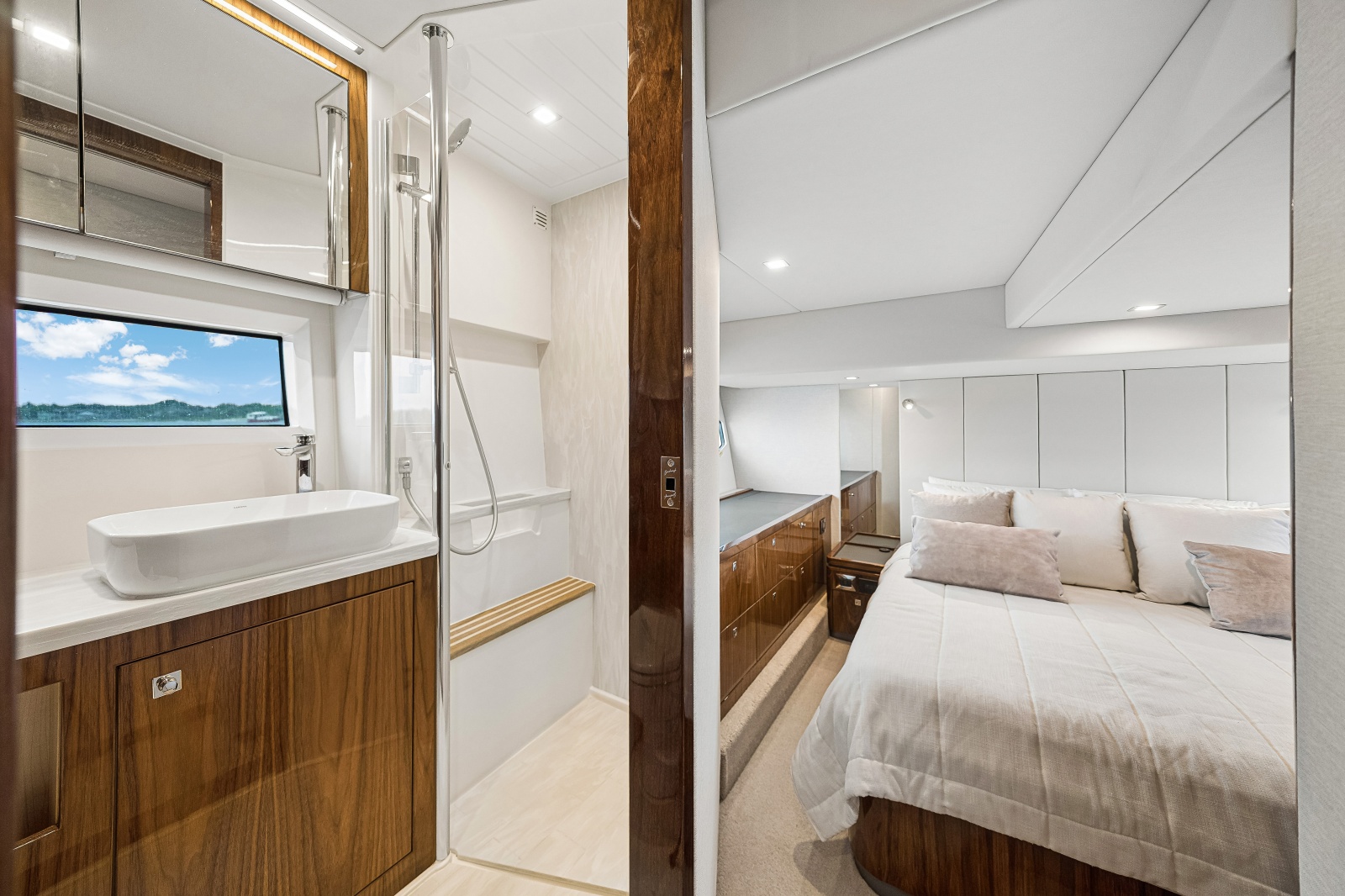 2023 Riviera 4600 Sport Yacht