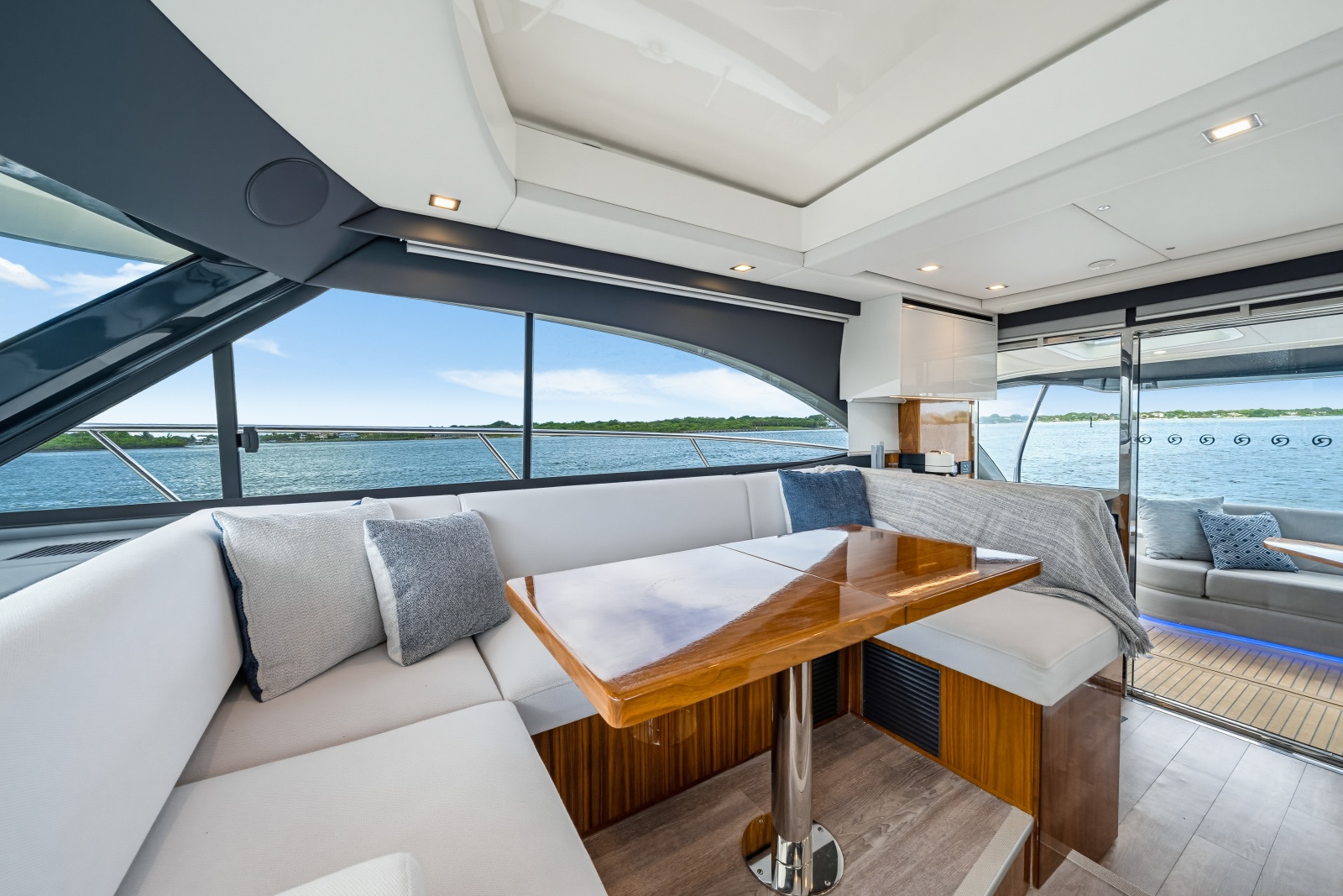2023 Riviera 4600 Sport Yacht