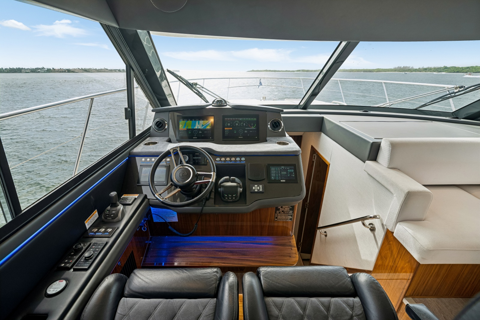 2023 Riviera 4600 Sport Yacht