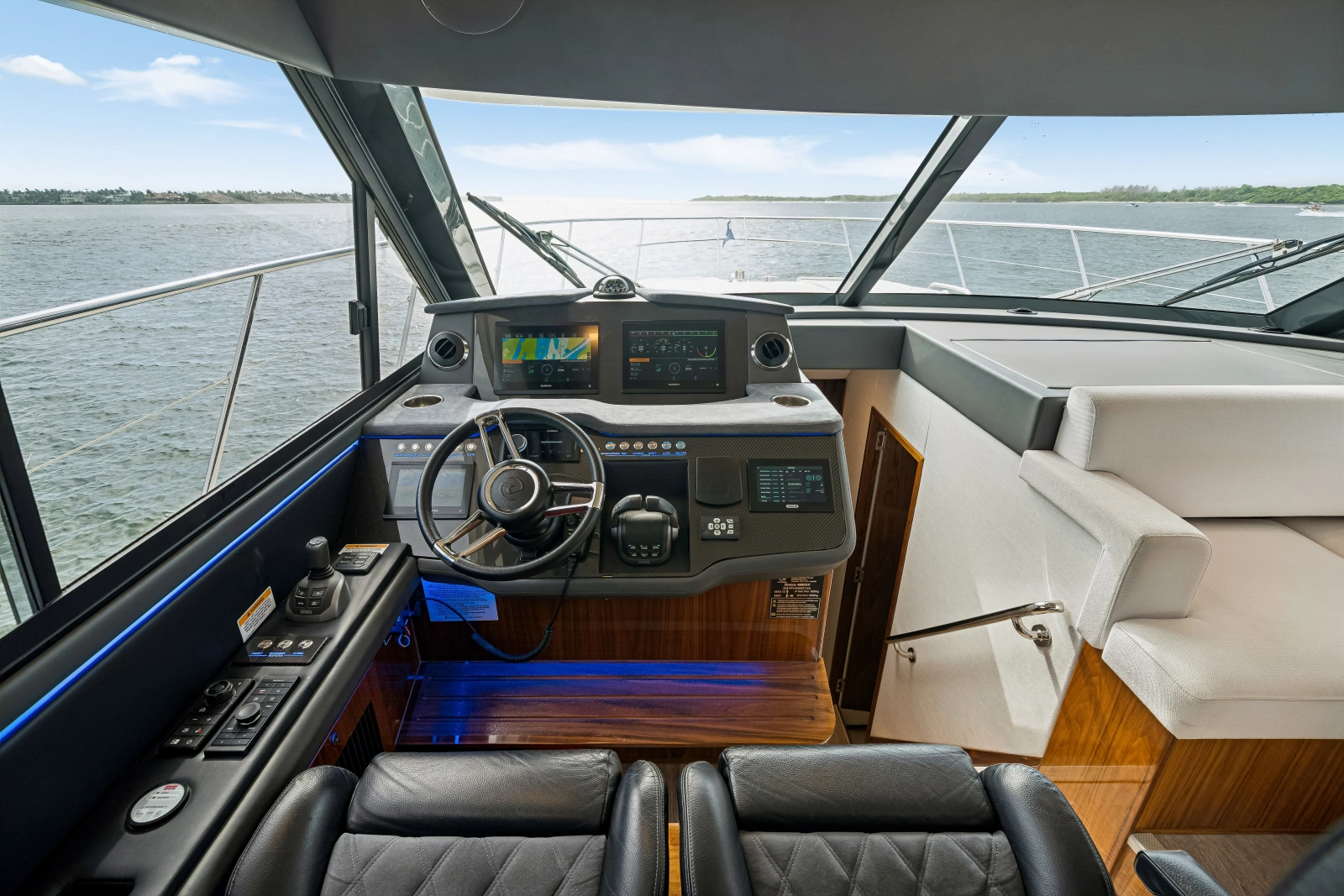 2023 Riviera 4600 Sport Yacht