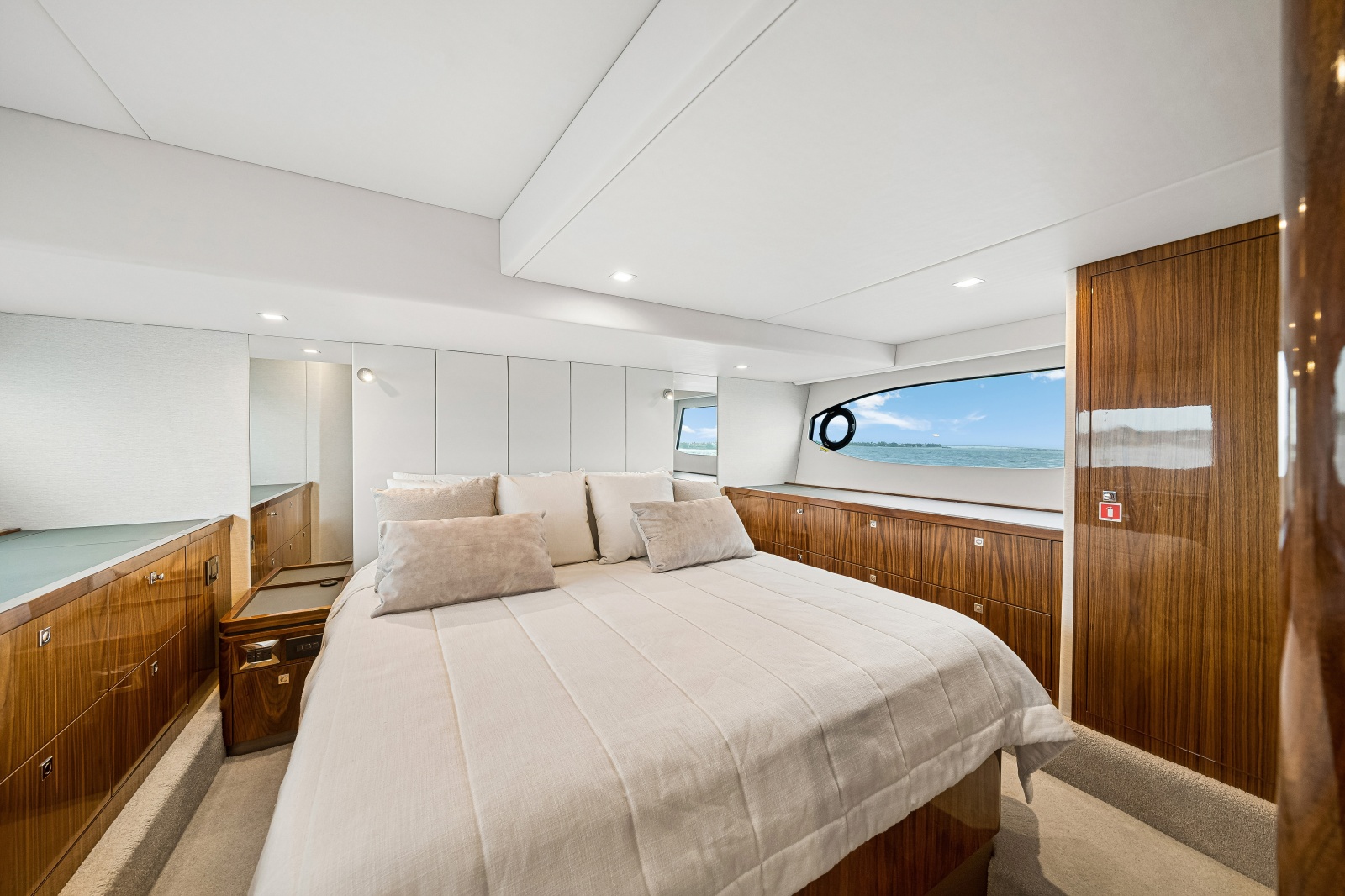2023 Riviera 4600 Sport Yacht