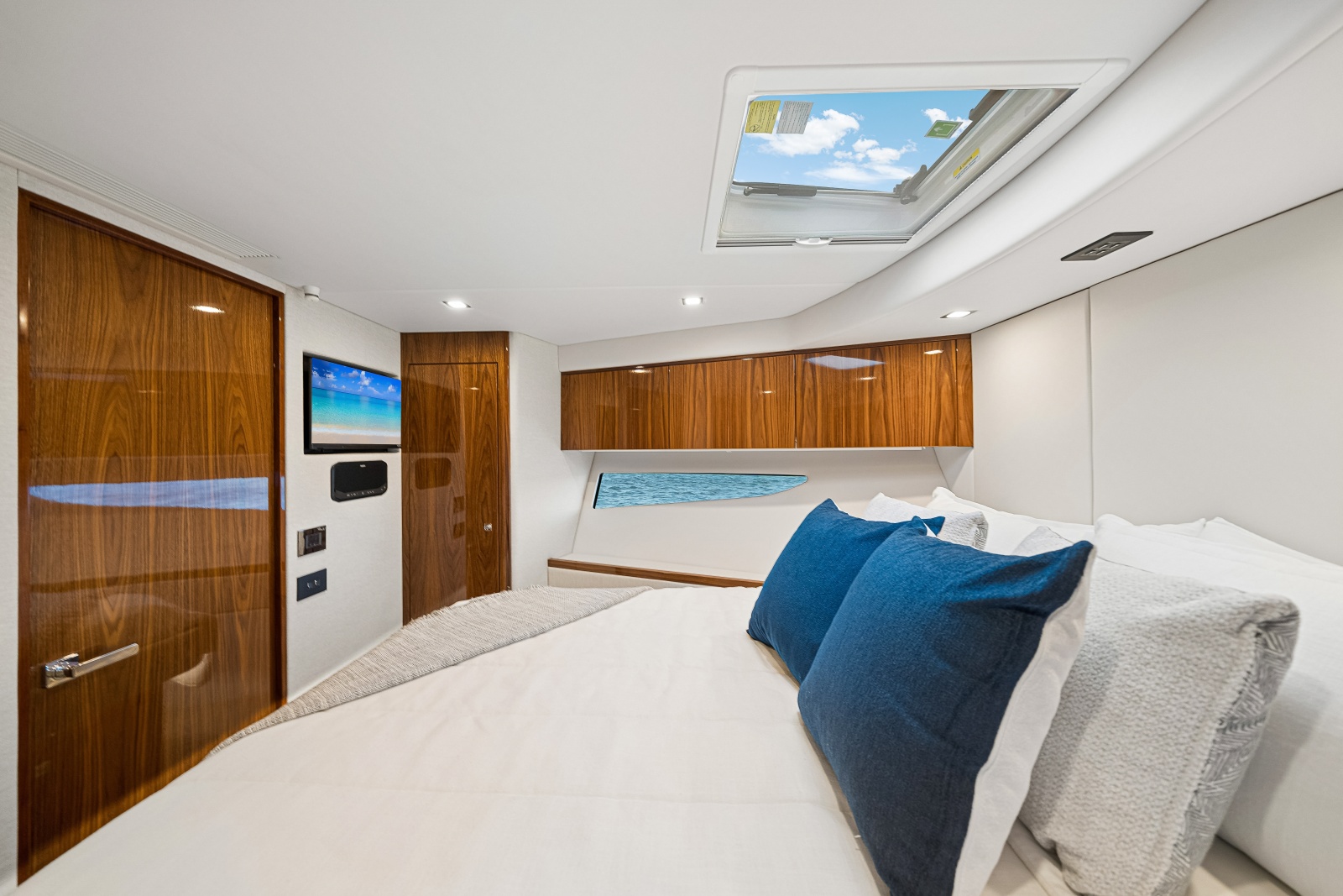 2023 Riviera 4600 Sport Yacht