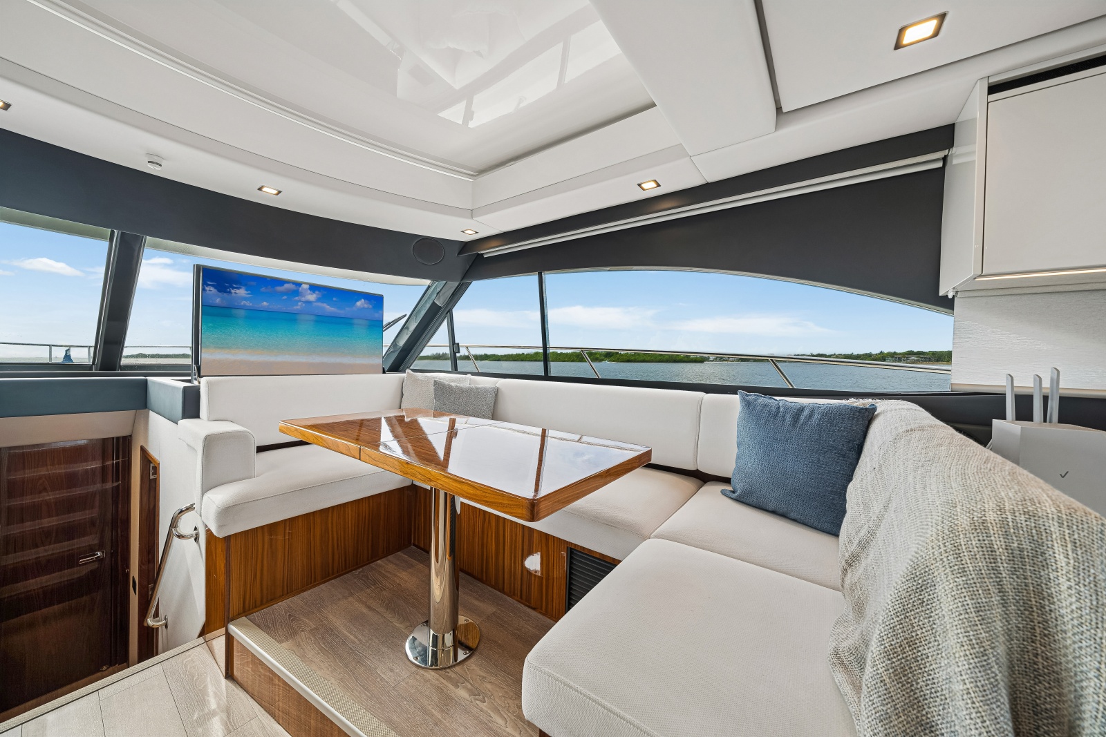 2023 Riviera 4600 Sport Yacht
