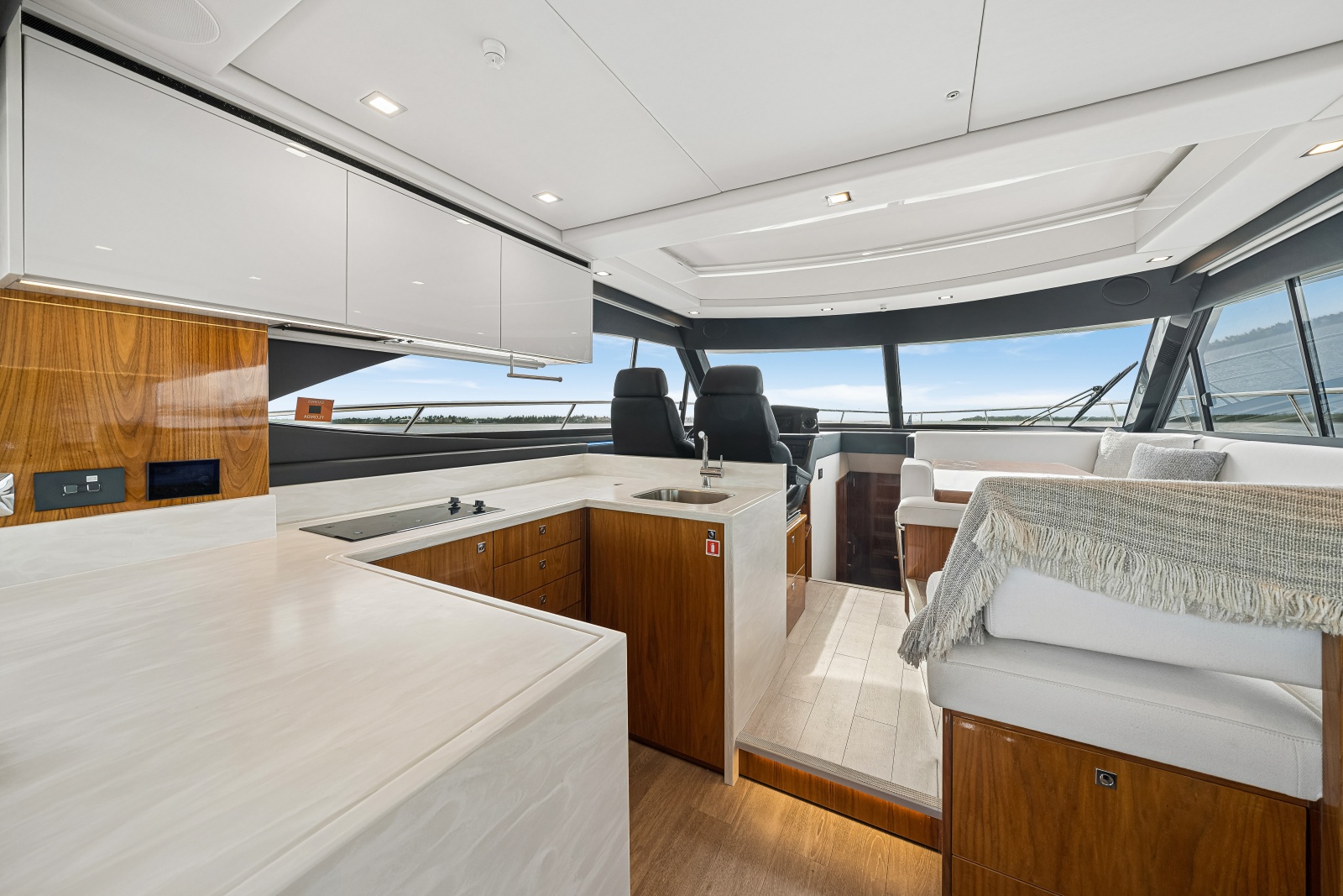 2023 Riviera 4600 Sport Yacht