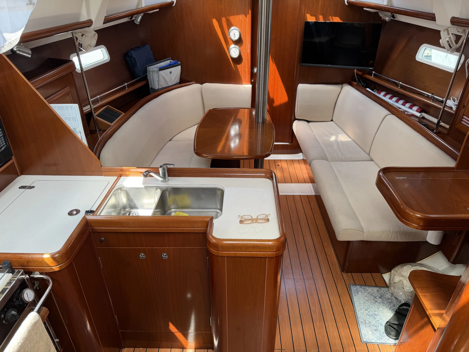 2004 Beneteau 373