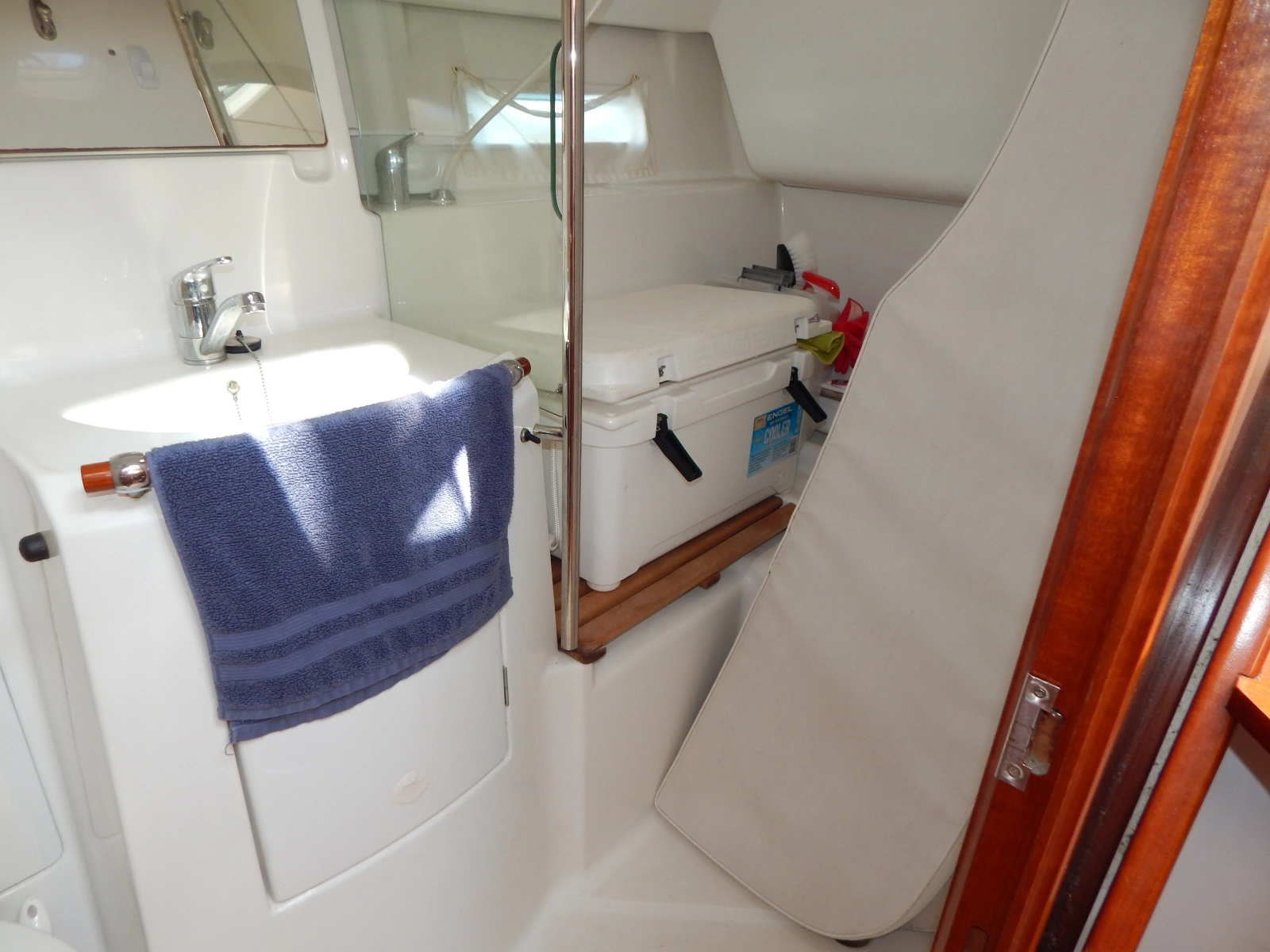 2004 Beneteau 373