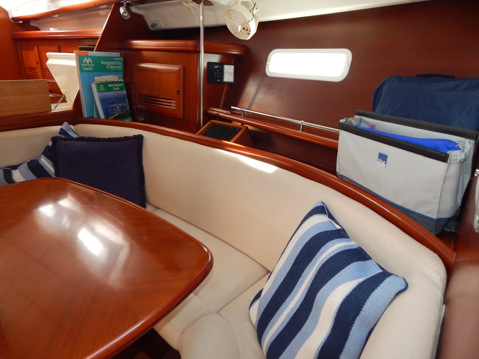 2004 Beneteau 373