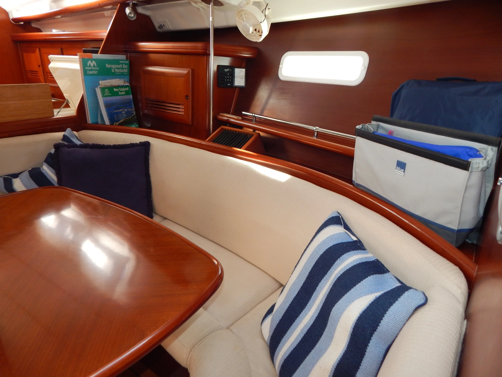 2004 Beneteau 373