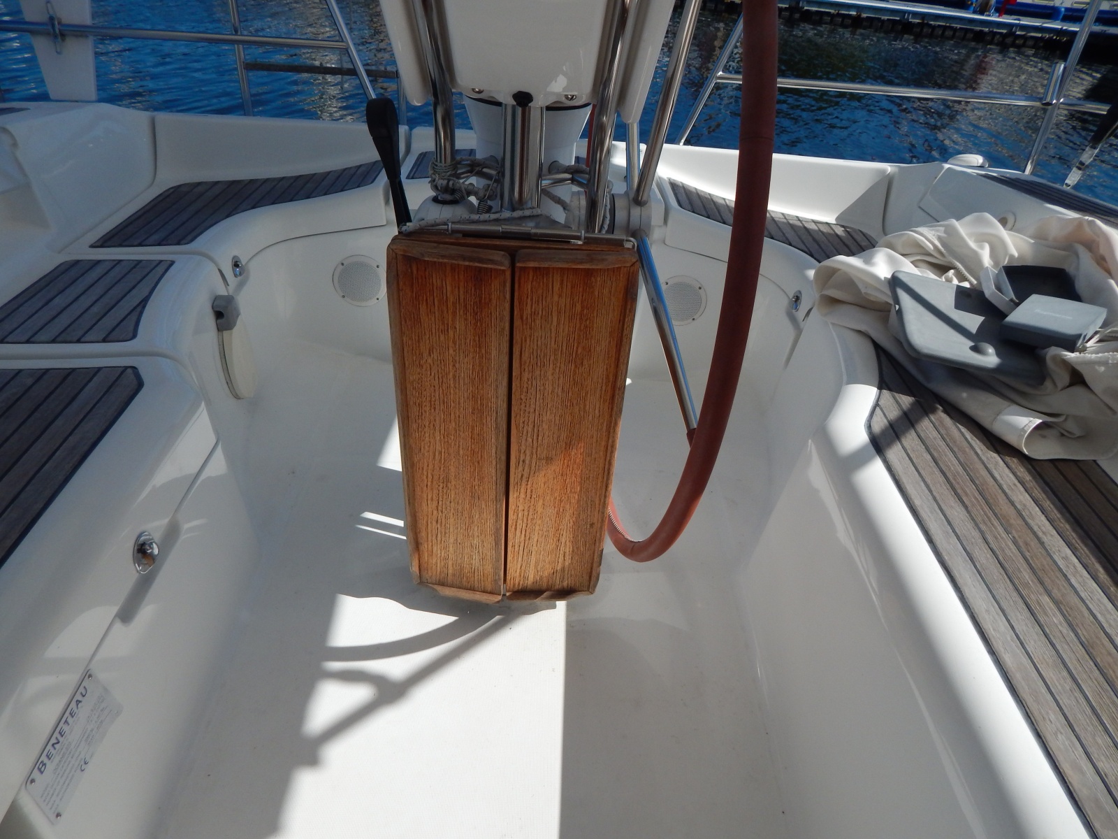 2004 Beneteau 373