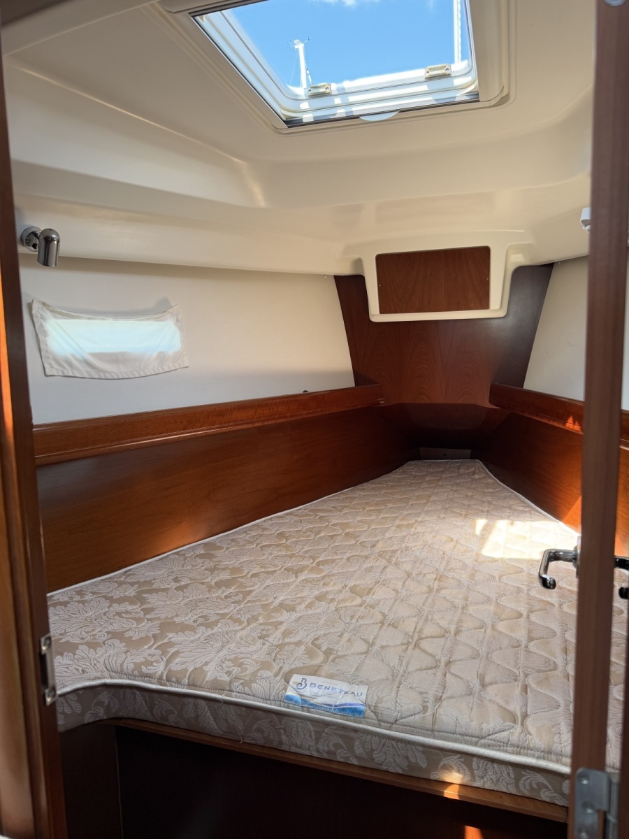 2004 Beneteau 373