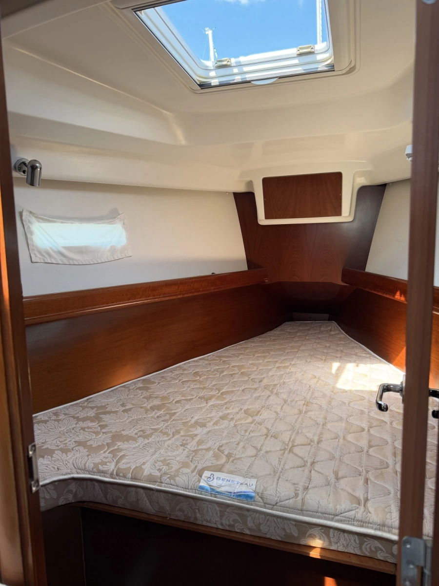 2004 Beneteau 373