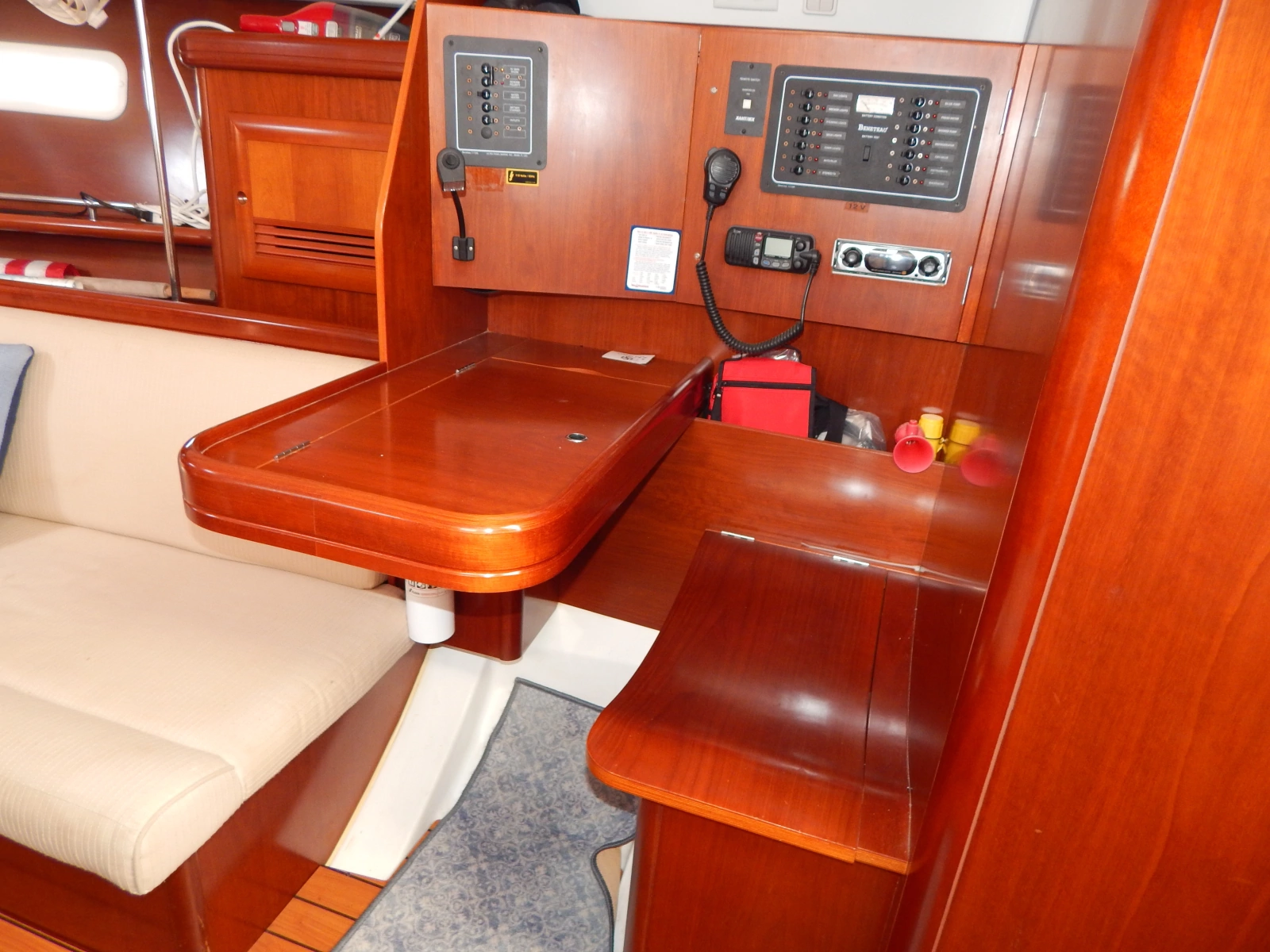 2004 Beneteau 373
