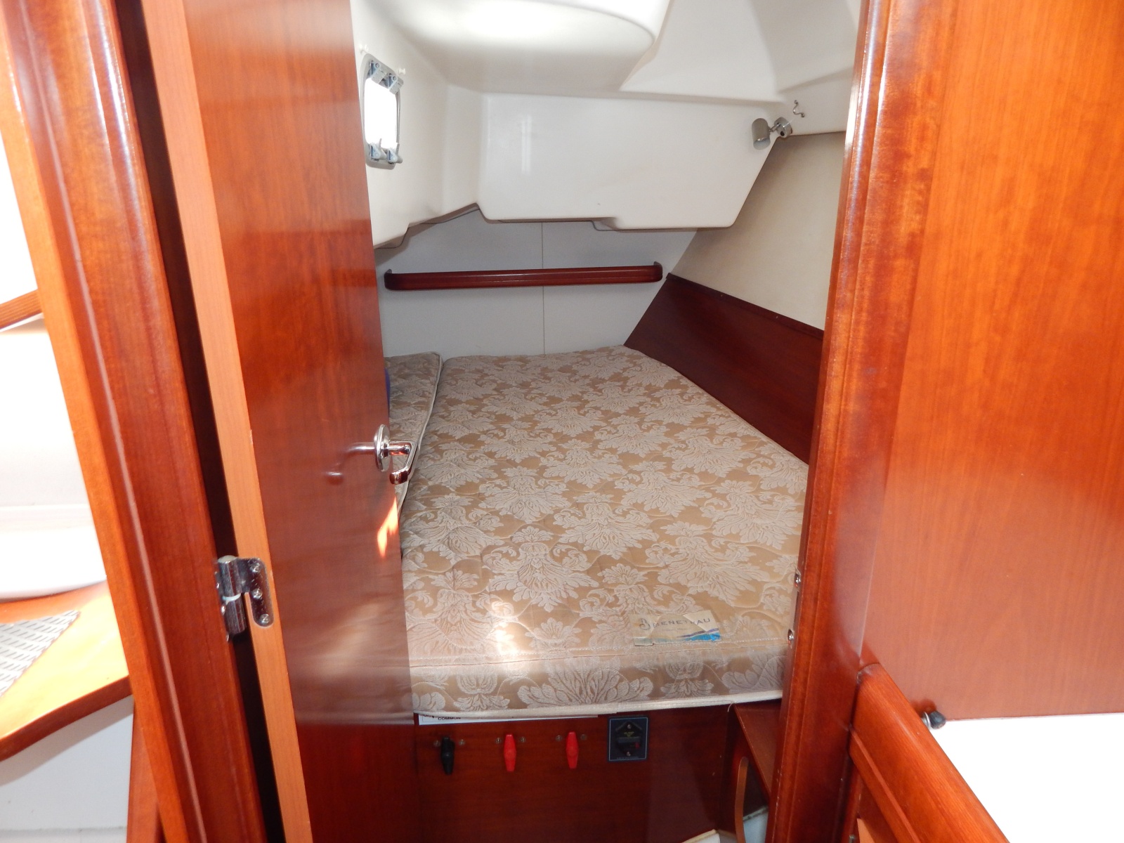 2004 Beneteau 373