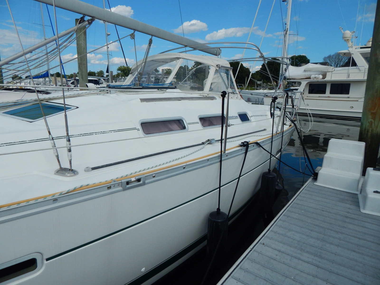 2004 Beneteau 373