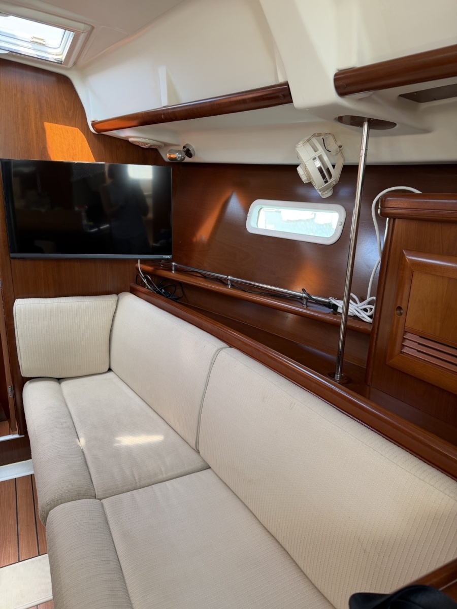 2004 Beneteau 373